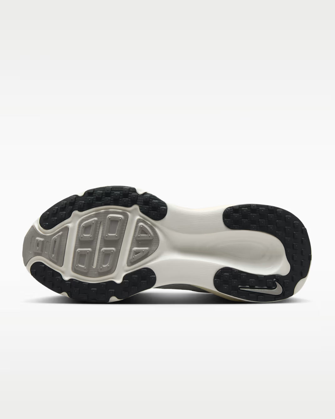 NIKE - Vomero 18