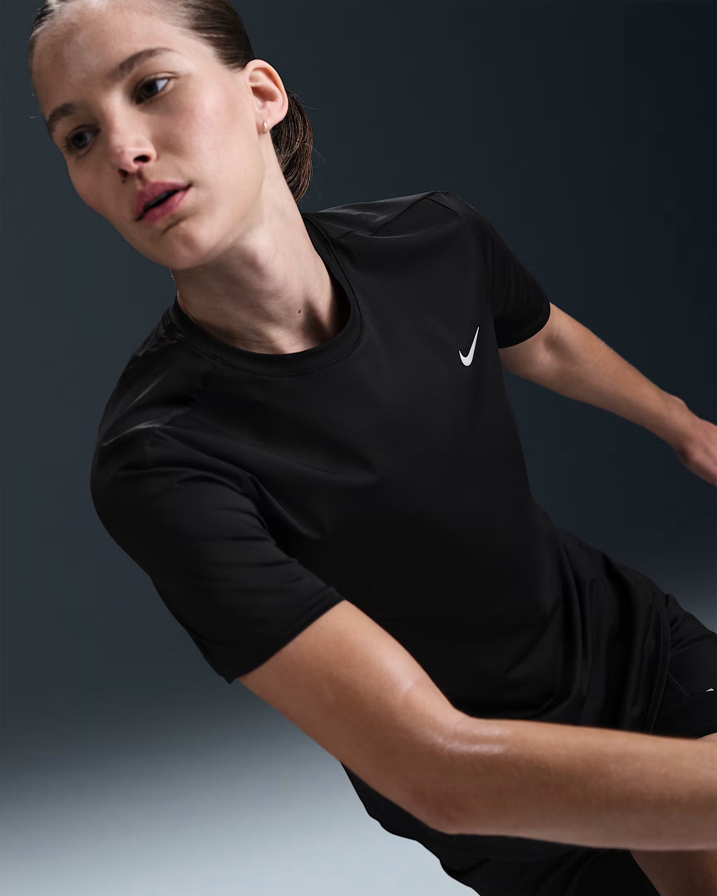 NIKE - Swift Short Sleeve