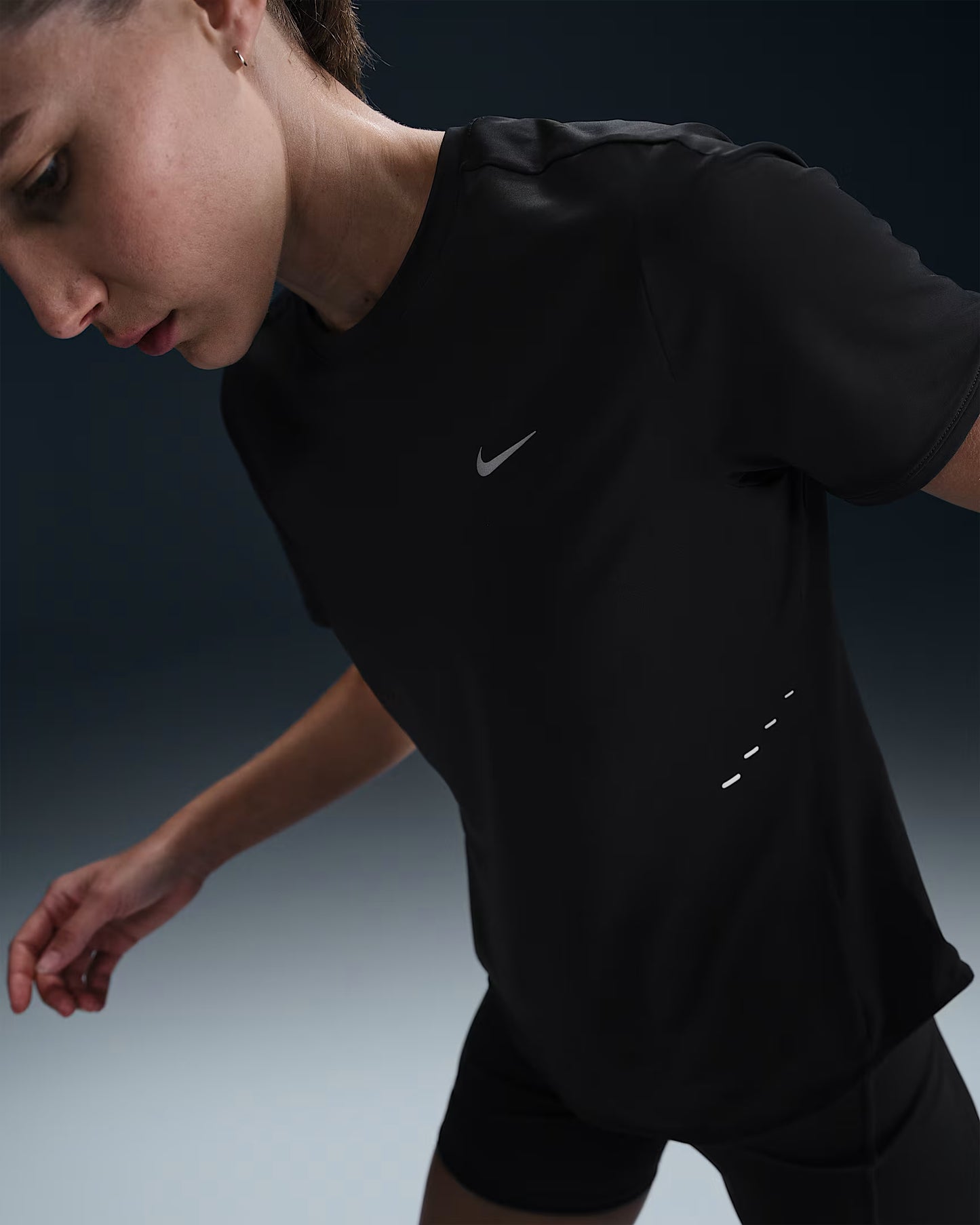 NIKE - Swift Short Sleeve