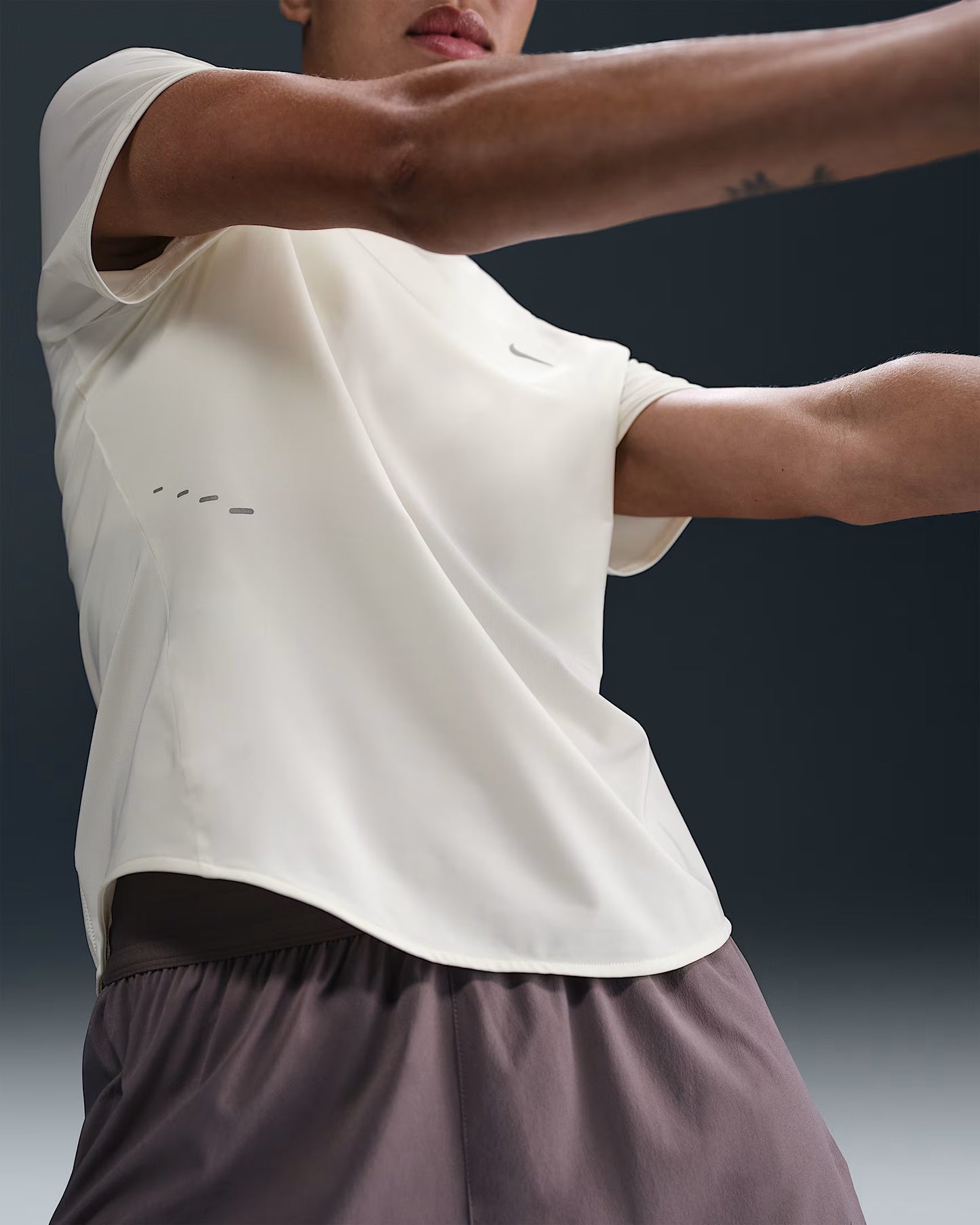 NIKE - Swift Short Sleeve